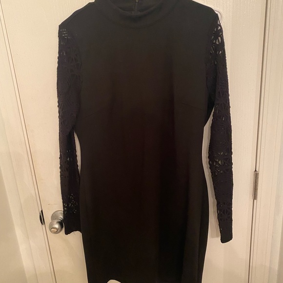 Lulu’s Black Lace Bodycon Dress - Picture 4 of 4